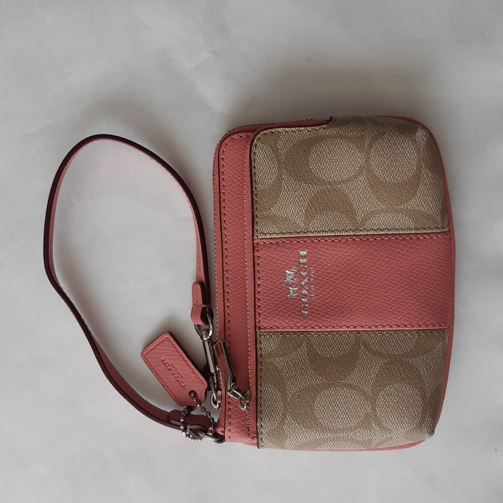 COACH wristlet brand new